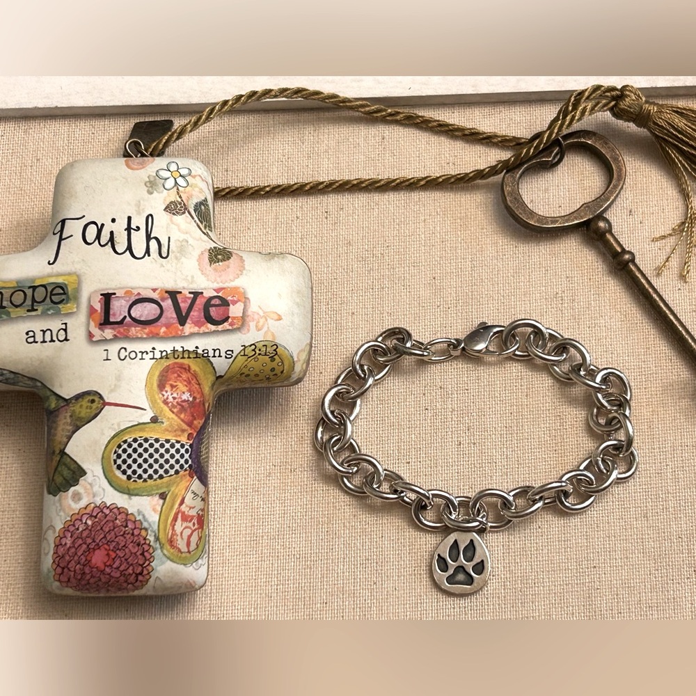 James Avery Classic cable bracelet with paw print charm
